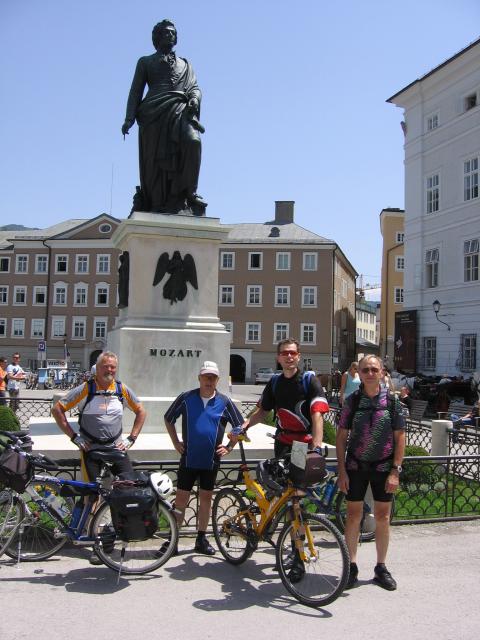 Die Radsportler und ihr alter Kumpel Wolfgang Amadeus